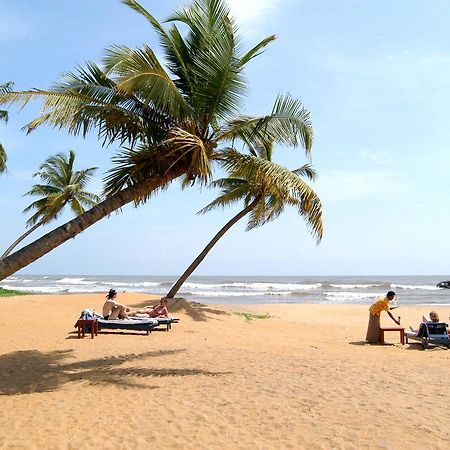 Rainbow Beach Hotel Negombo Bagian luar foto