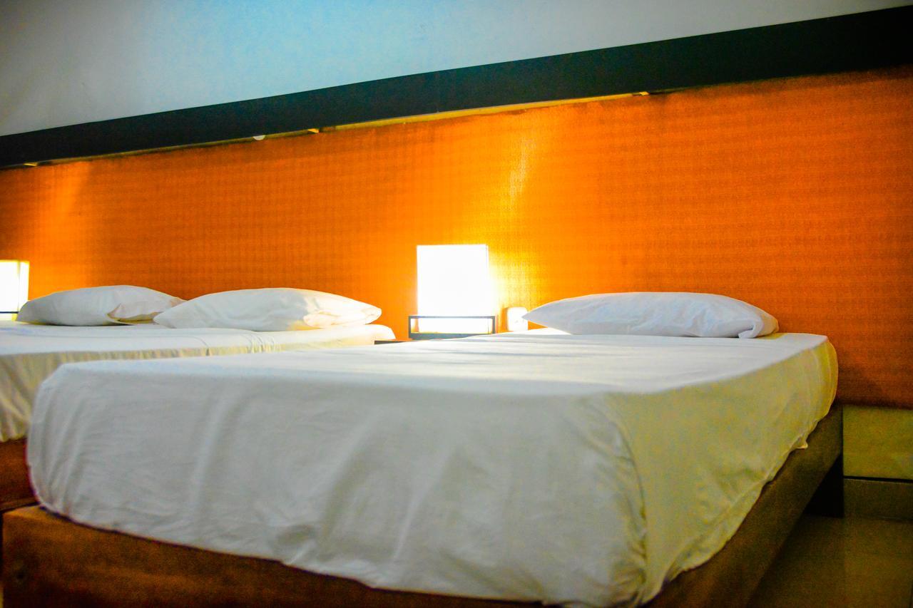 Rainbow Beach Hotel Negombo Bagian luar foto