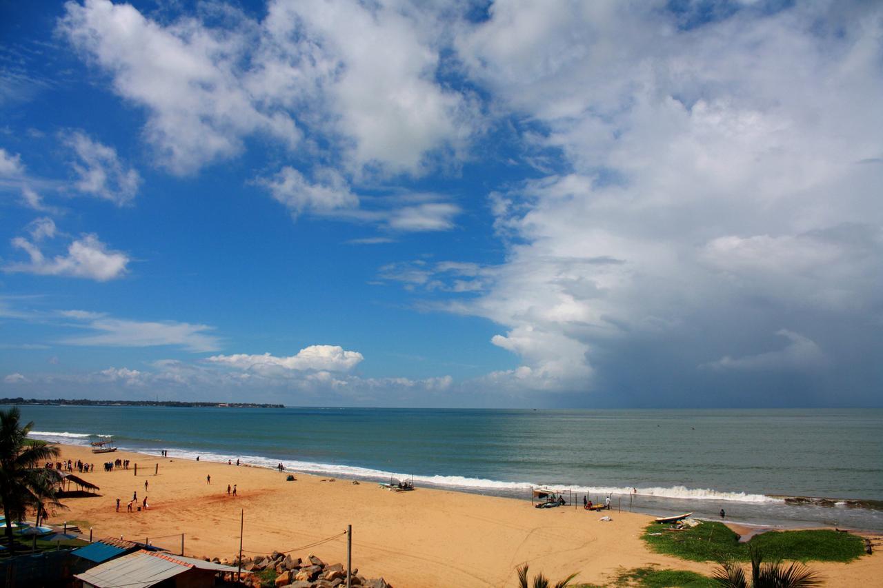 Rainbow Beach Hotel Negombo Bagian luar foto