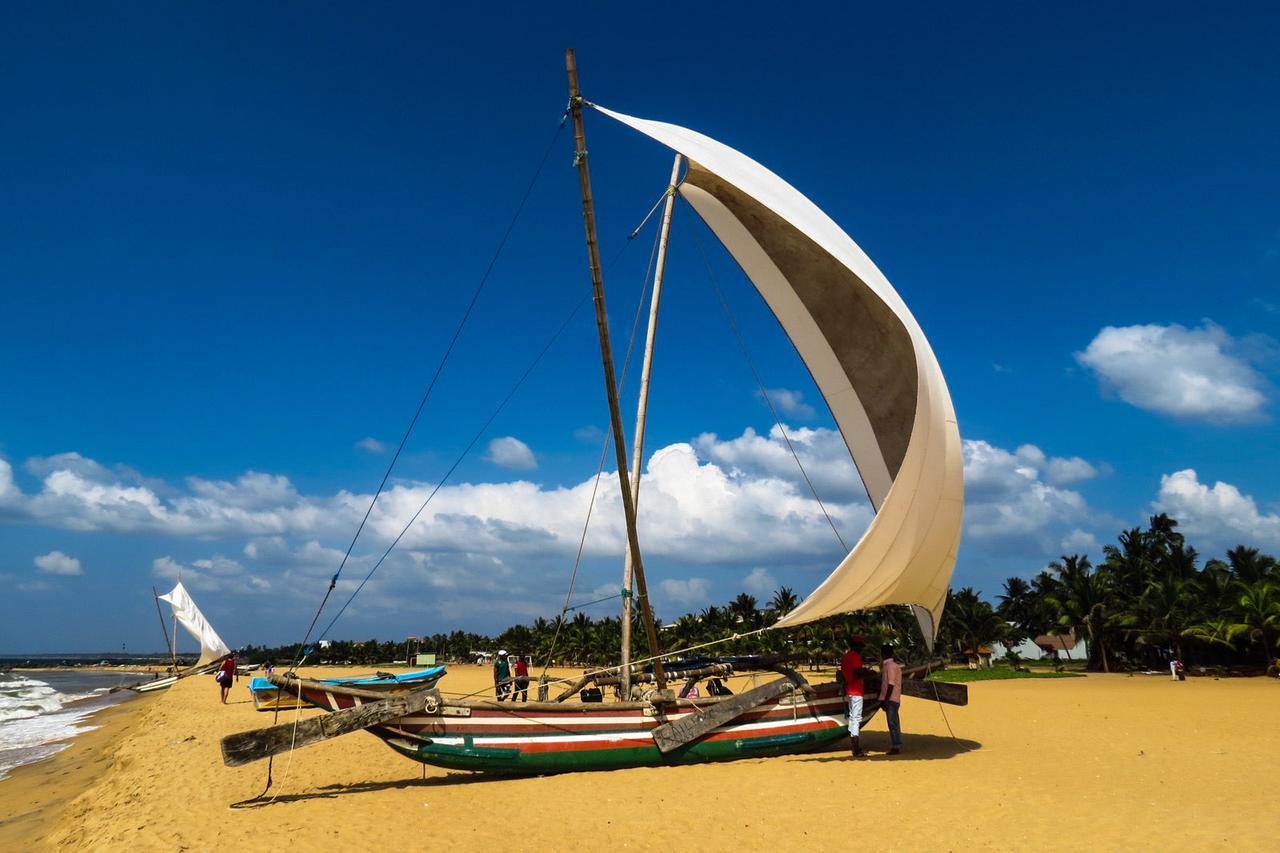 Rainbow Beach Hotel Negombo Bagian luar foto