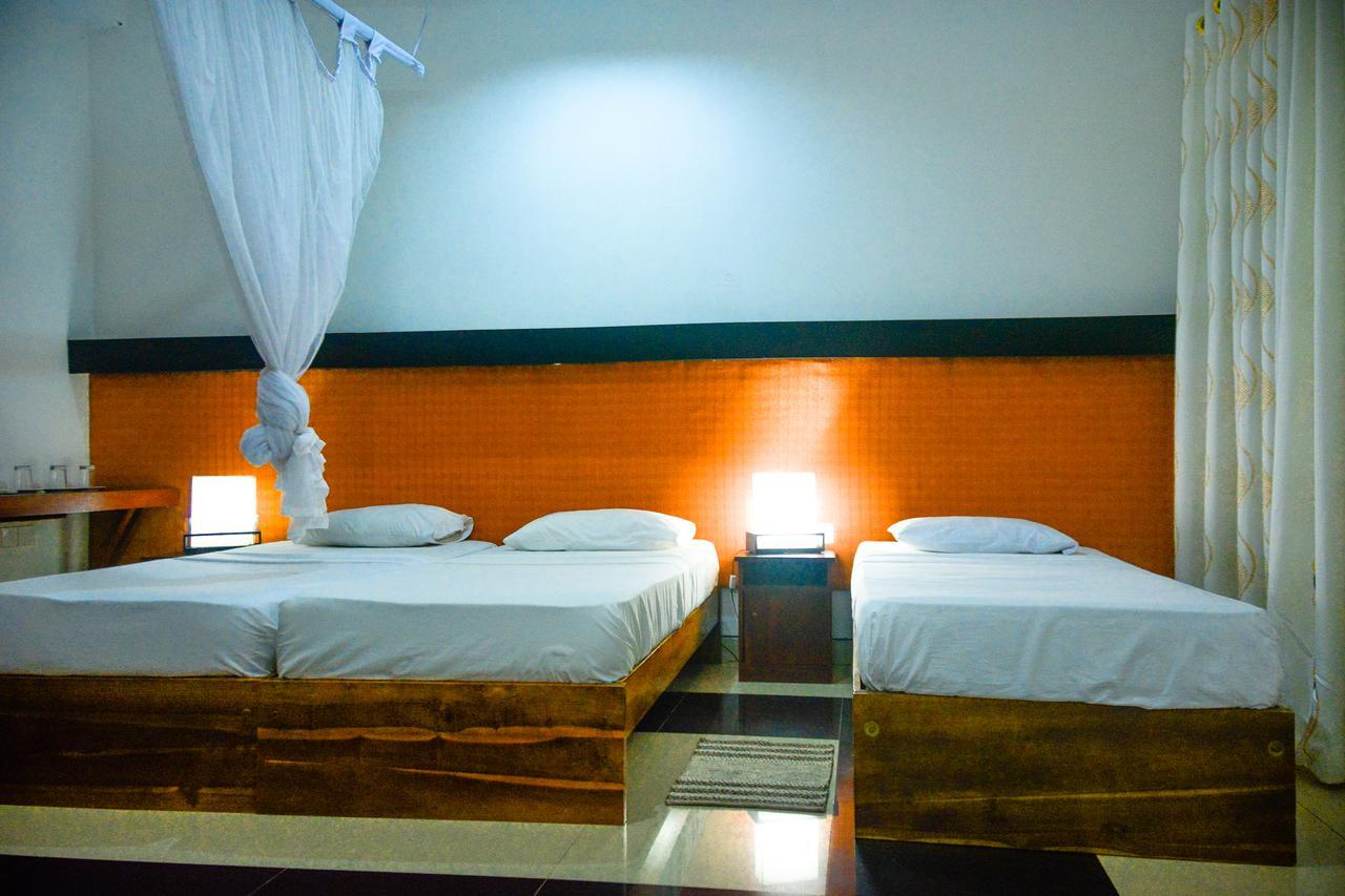 Rainbow Beach Hotel Negombo Bagian luar foto