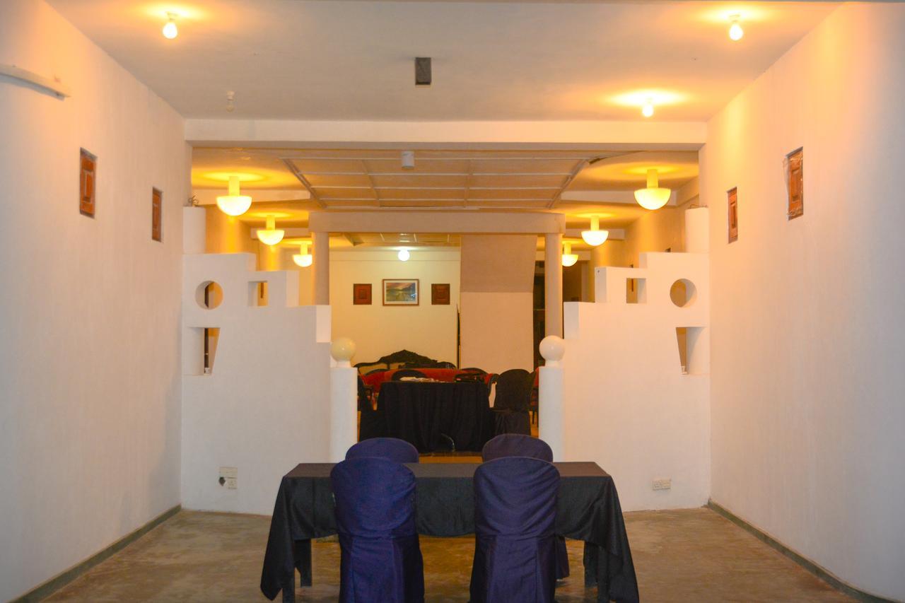 Rainbow Beach Hotel Negombo Bagian luar foto