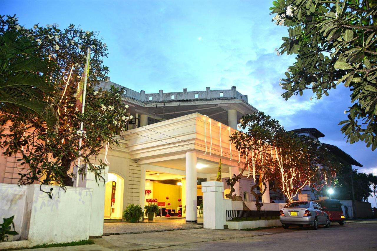 Rainbow Beach Hotel Negombo Bagian luar foto