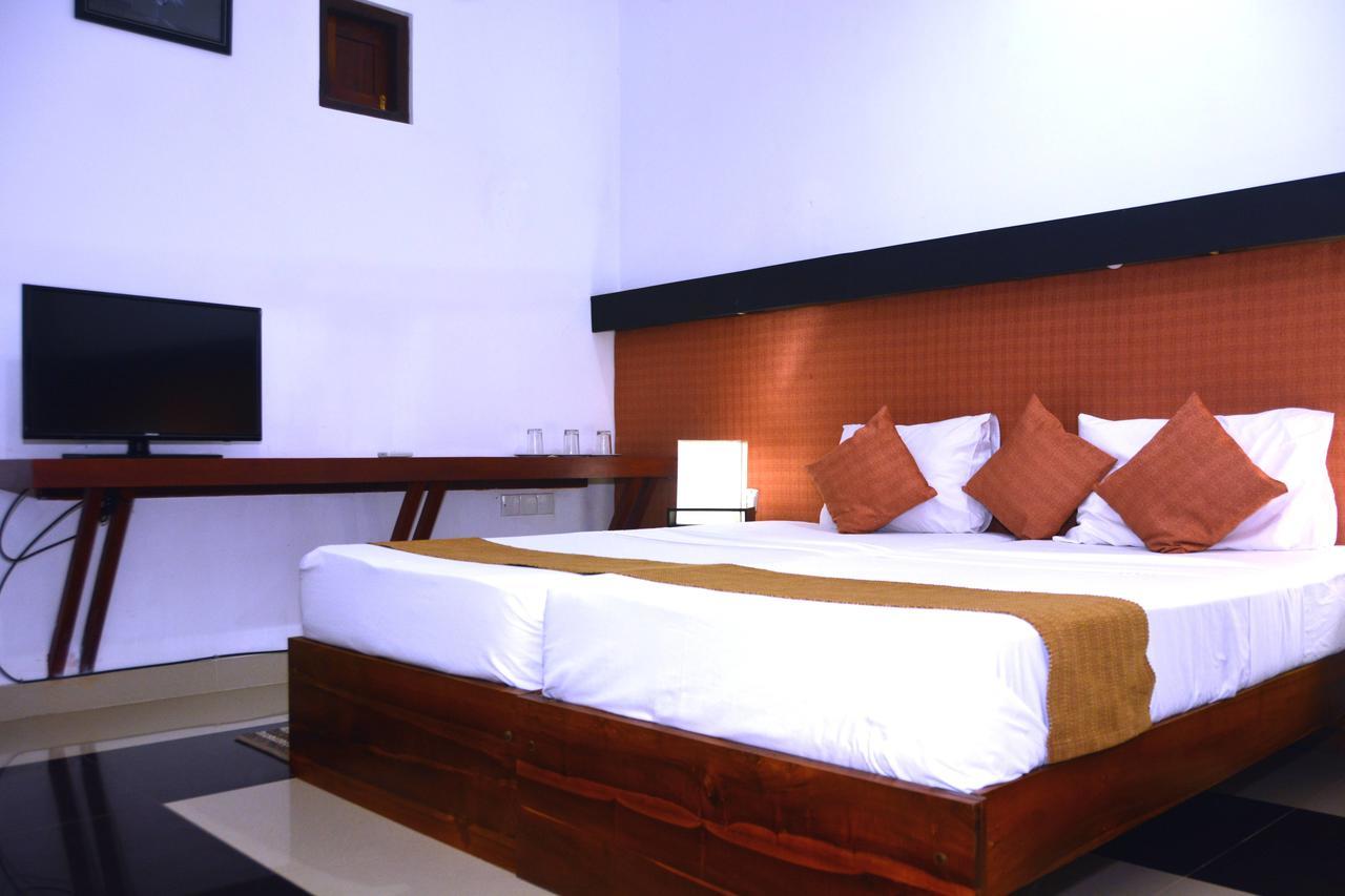 Rainbow Beach Hotel Negombo Bagian luar foto